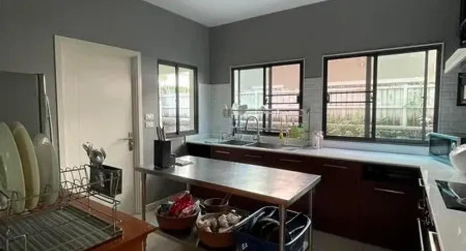 For rent and for sale 4 bedrooms house in Suan Luang, Bangkok