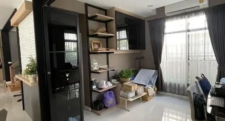 For rent and for sale 4 bedrooms house in Suan Luang, Bangkok