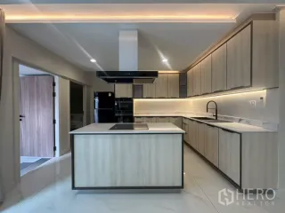 Casa adosada en alquiler de 3 habitaciones en Watthana, Bangkok