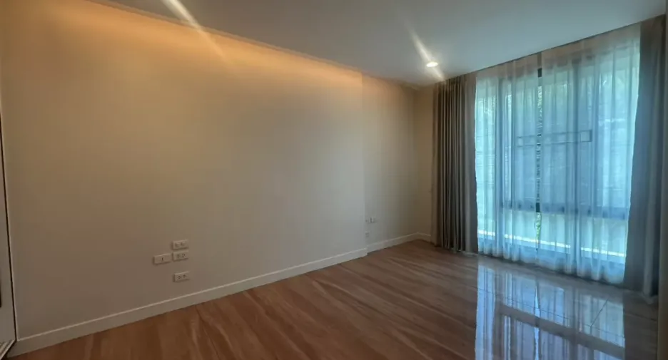 Casa adosada en alquiler de 3 habitaciones en Watthana, Bangkok