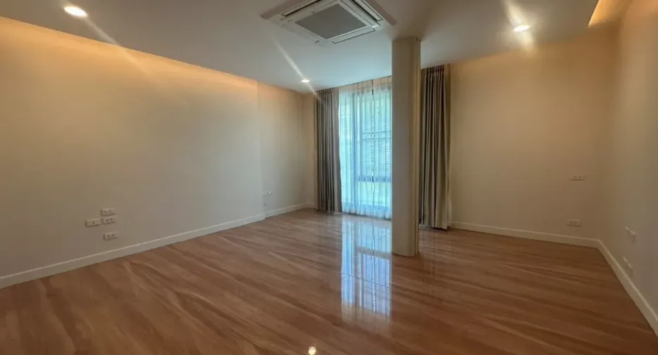 Casa adosada en alquiler de 3 habitaciones en Watthana, Bangkok