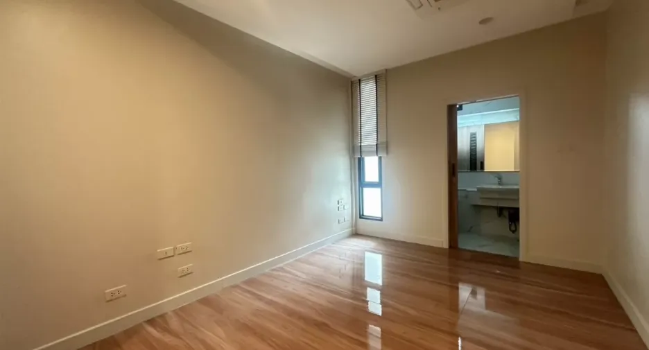 Casa adosada en alquiler de 3 habitaciones en Watthana, Bangkok