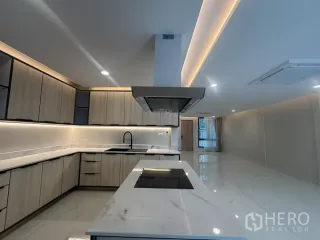 Casa adosada en alquiler de 3 habitaciones en Watthana, Bangkok