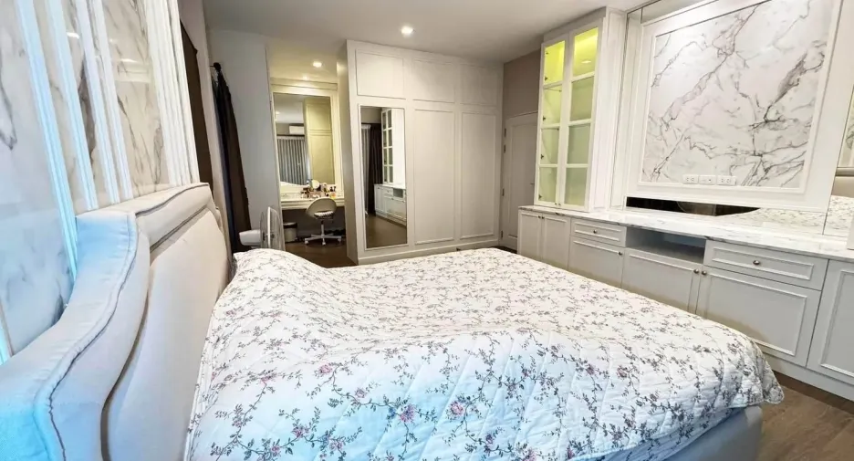 For rent 4 bedrooms house in Saphan Sung, Bangkok