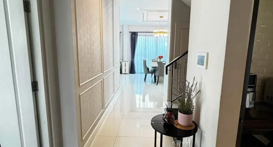 For rent 4 bedrooms house in Saphan Sung, Bangkok