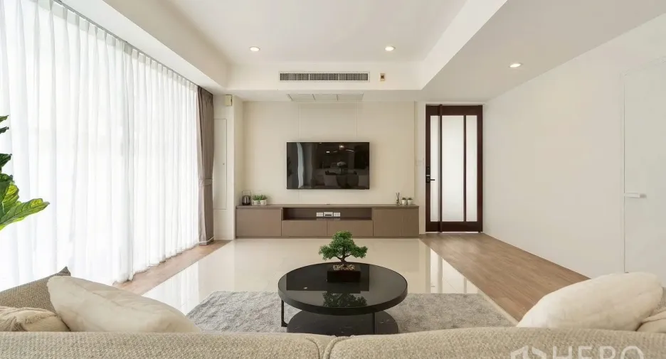 For rent 4 bedrooms house in Saphan Sung, Bangkok