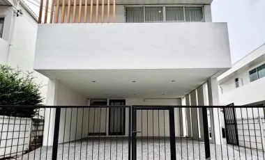 For rent 4 bedrooms house in Saphan Sung, Bangkok