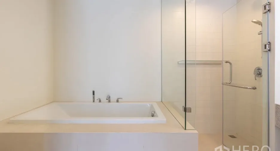 For rent 4 bedrooms house in Saphan Sung, Bangkok
