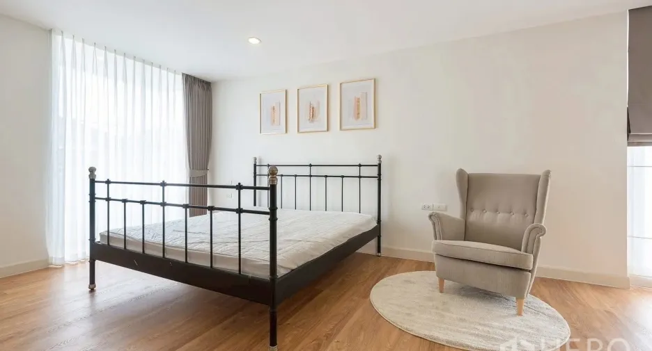 For rent 4 bedrooms house in Saphan Sung, Bangkok