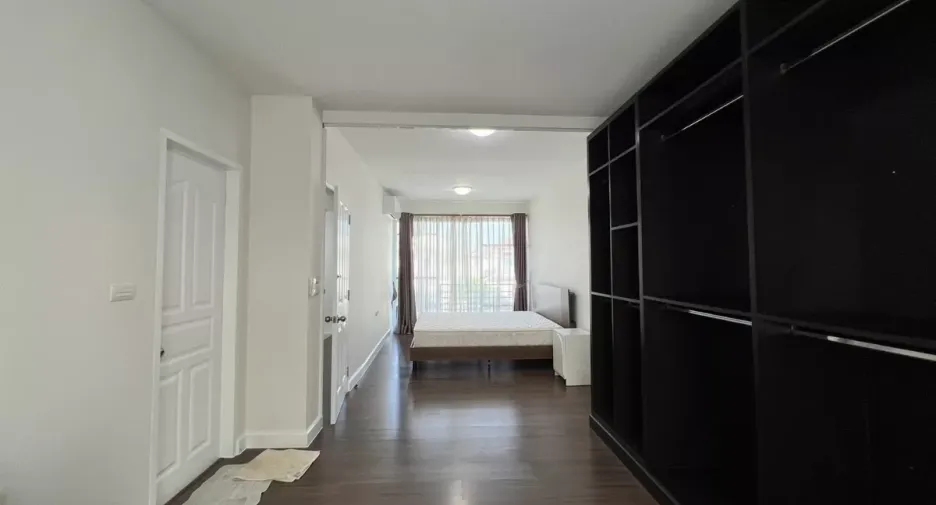For rent 3 ベッドルーム townhouse in Bang Kapi, Bangkok