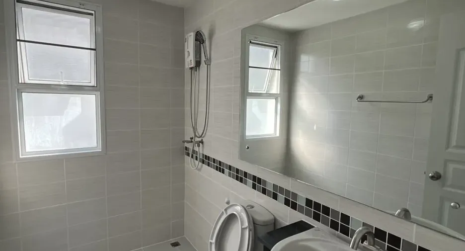 For rent 3 ベッドルーム townhouse in Bang Kapi, Bangkok