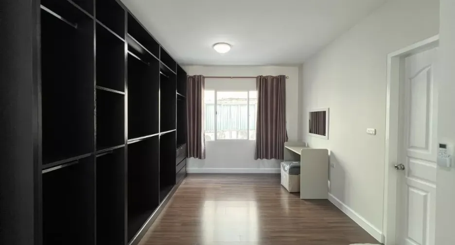 For rent 3 ベッドルーム townhouse in Bang Kapi, Bangkok