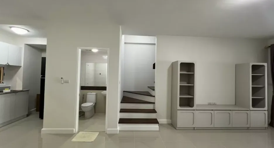 For rent 3 ベッドルーム townhouse in Bang Kapi, Bangkok