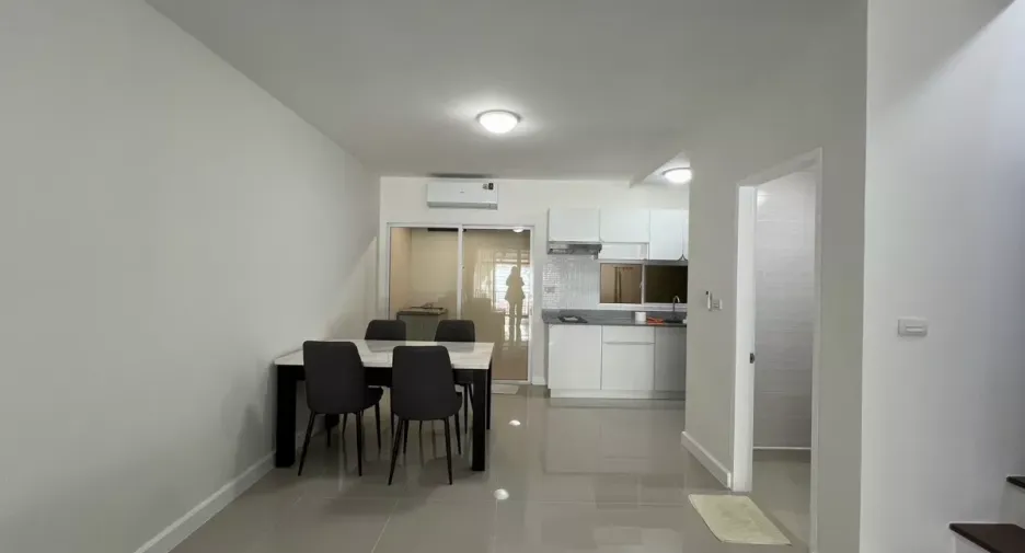 For rent 3 ベッドルーム townhouse in Bang Kapi, Bangkok