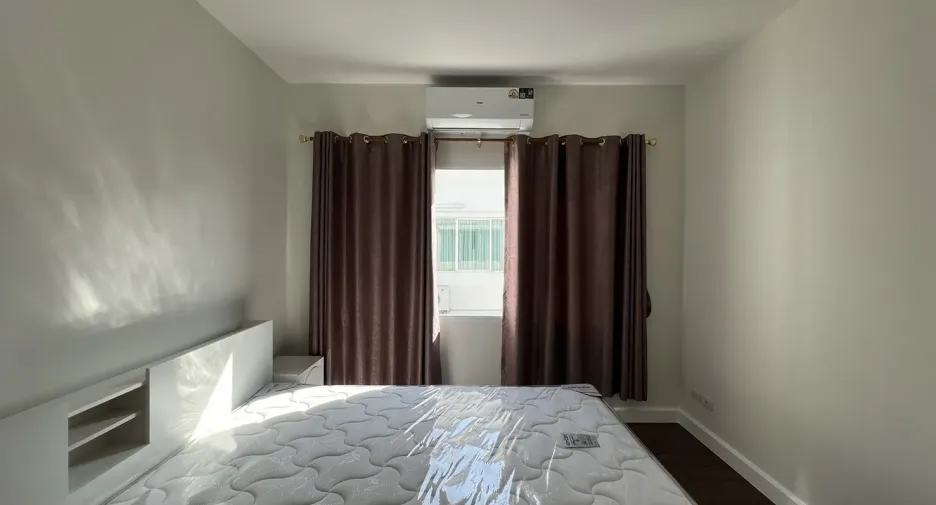 For rent 3 ベッドルーム townhouse in Bang Kapi, Bangkok