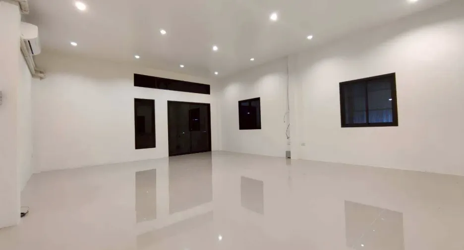 For rent warehouse in Lam Luk Ka, Pathum Thani