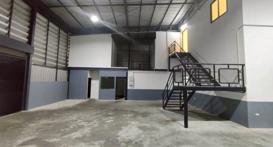 For rent warehouse in Lam Luk Ka, Pathum Thani