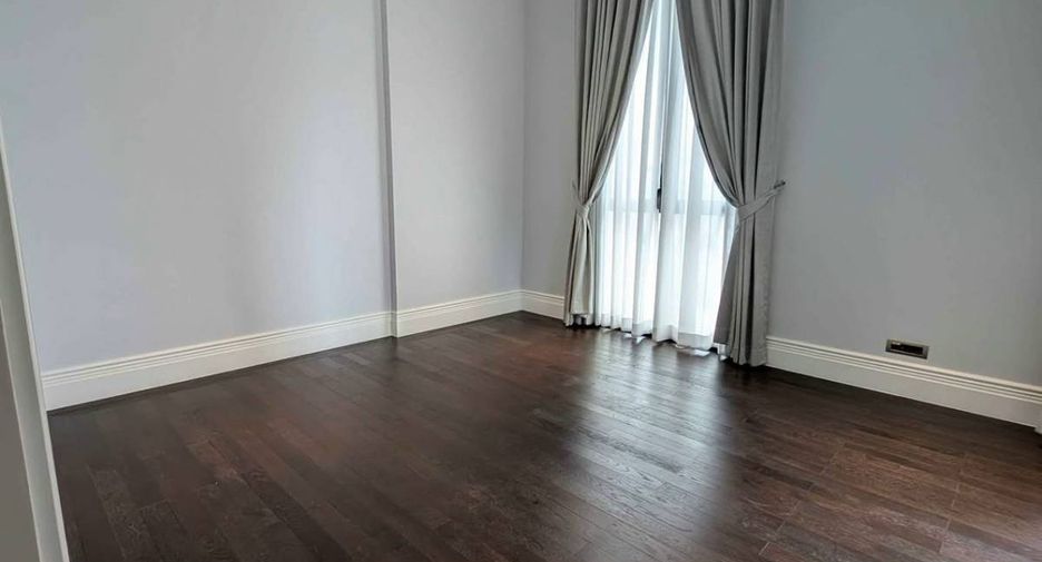 For sale 3 bedrooms condo in Sathon, Bangkok