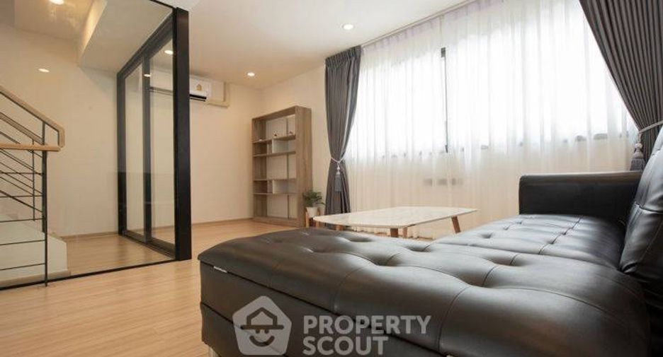 For rent 3 bedrooms townhouse in Suan Luang, Bangkok