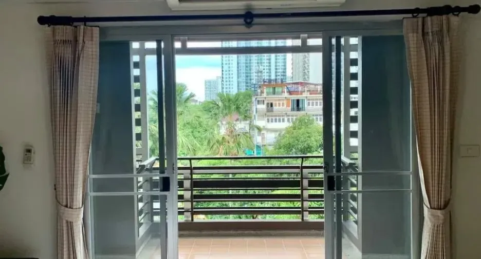 À louer studio condo à Khlong Toei, Bangkok