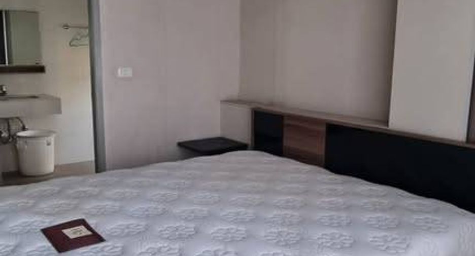 For rent 2 bedrooms condo in Yan Nawa, Bangkok