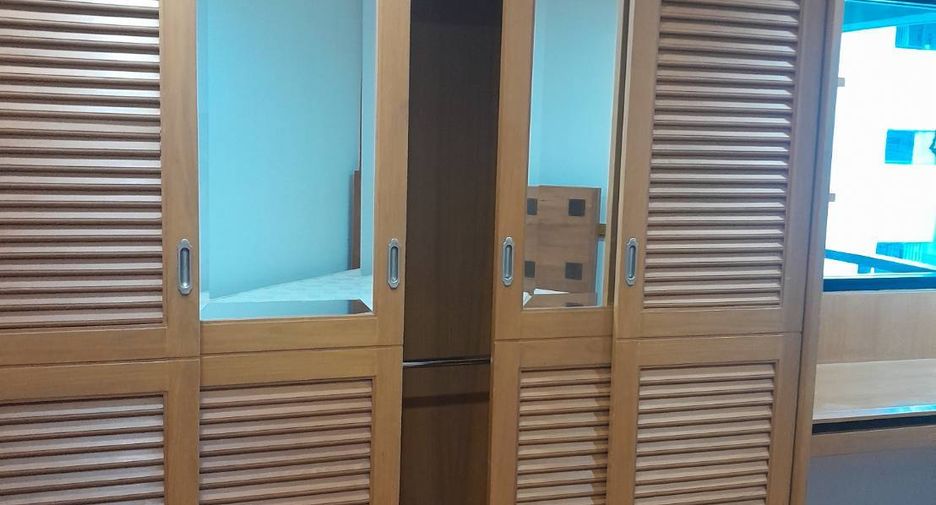 For rent 2 bedrooms condo in Sathon, Bangkok