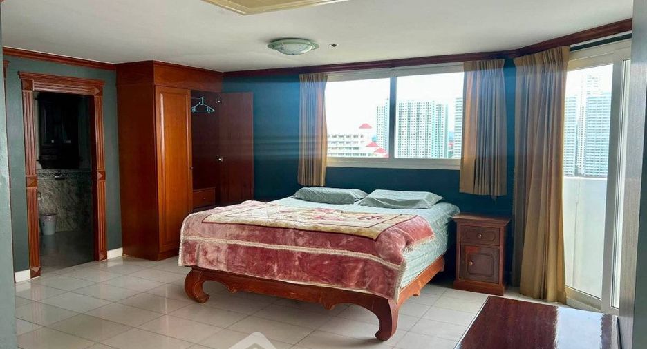 For sale 4 bedrooms condo in Jomtien, Pattaya