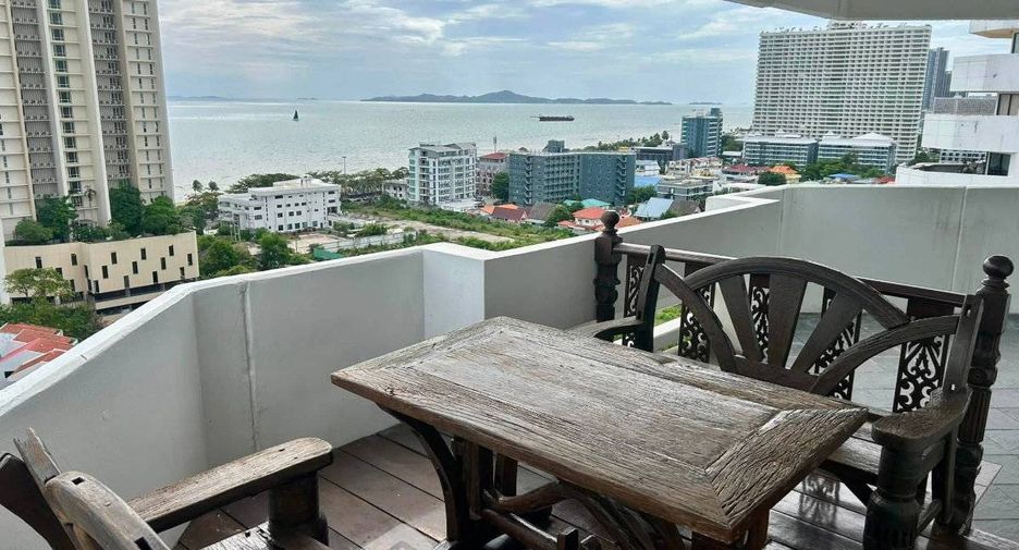 For sale 4 bedrooms condo in Jomtien, Pattaya