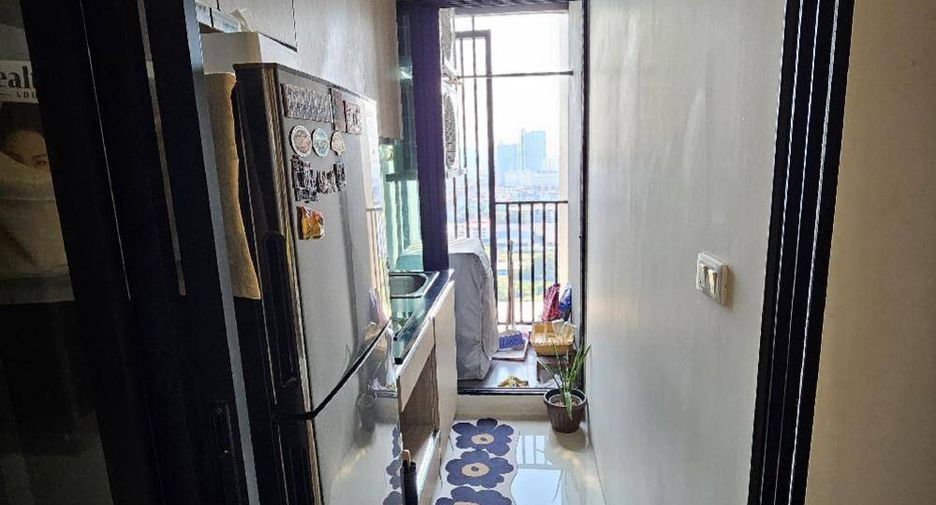For sale 1 bed condo in Mueang Samut Prakan, Samut Prakan