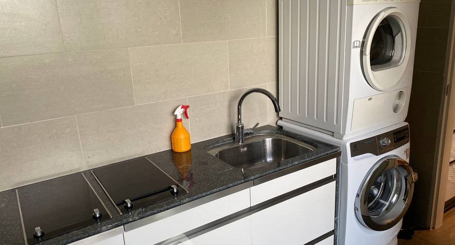 For sale 3 ベッドルーム condo in Sathon, Bangkok