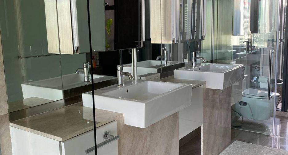 For sale 3 ベッドルーム condo in Sathon, Bangkok