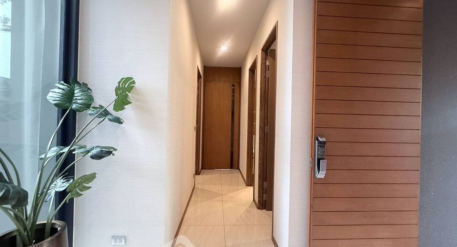 For sale 4 bedrooms townhouse in Saphan Sung, Bangkok