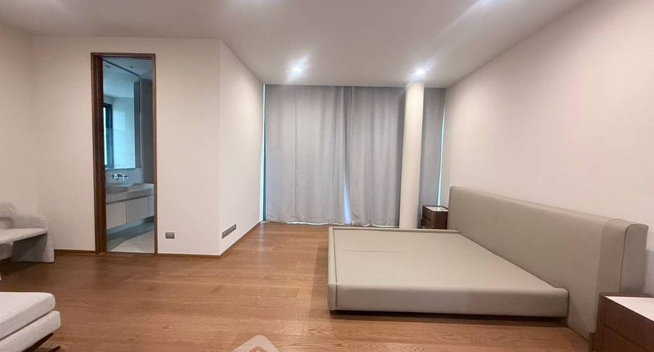 For sale 4 bedrooms townhouse in Saphan Sung, Bangkok