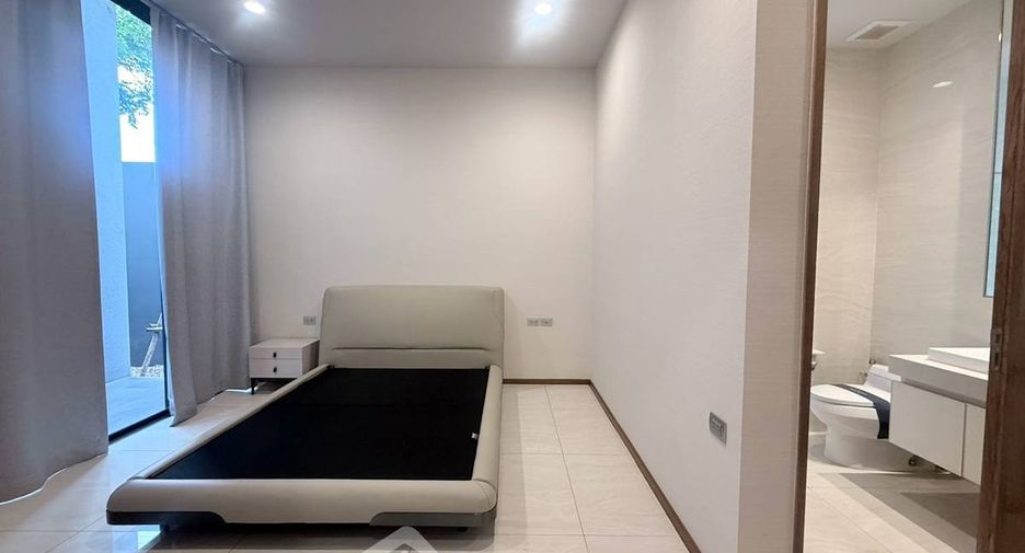 For sale 4 bedrooms townhouse in Saphan Sung, Bangkok