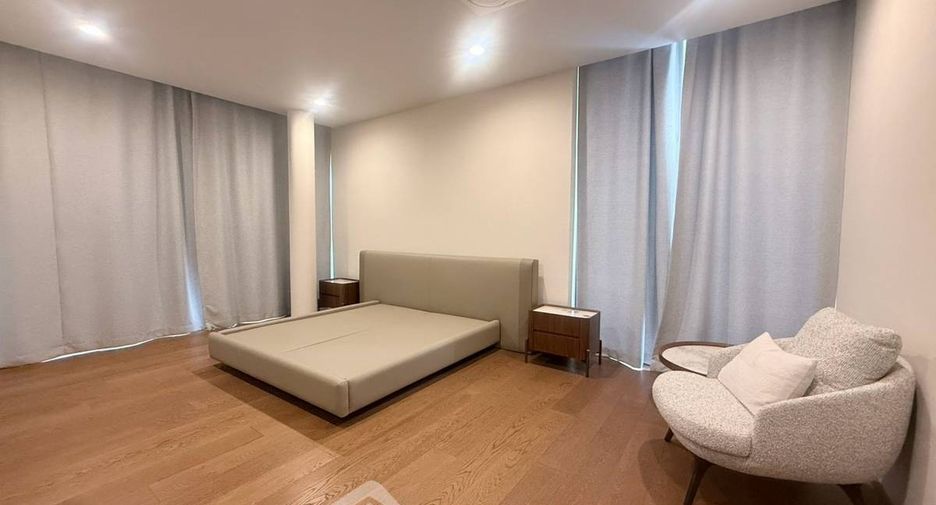 For sale 4 bedrooms townhouse in Saphan Sung, Bangkok