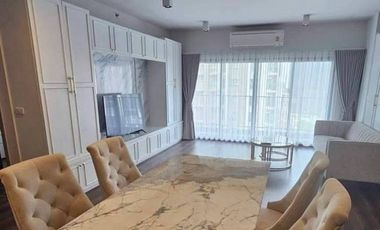 Condo en venta de 2 habitaciones en Huai Khwang, Bangkok