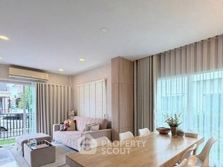 Casa en venta de 4 habitaciones en Lat Krabang, Bangkok