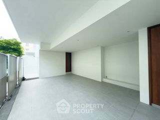For sale 4 bedrooms house in Wang Thonglang, Bangkok