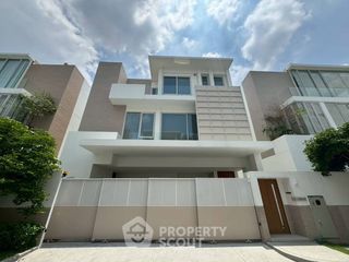 For sale 4 bedrooms house in Wang Thonglang, Bangkok