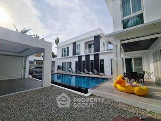 For sale 5 ベッドルーム villa in Bang Lamung, Chonburi