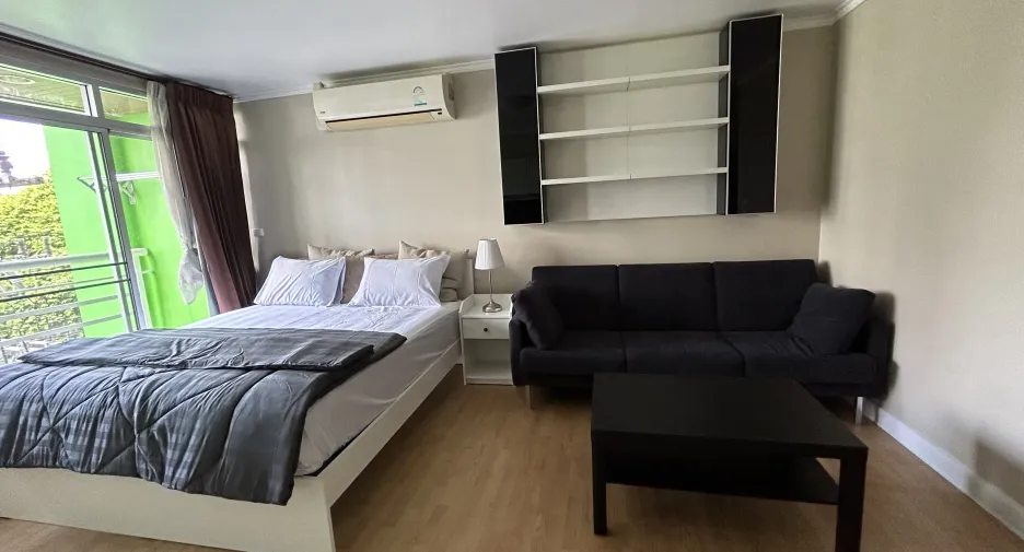 Wohnung zur Miete mit Studio in Phra Khanong, Bangkok