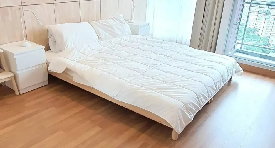 Wohnung zur Miete mit Studio in Yan Nawa, Bangkok