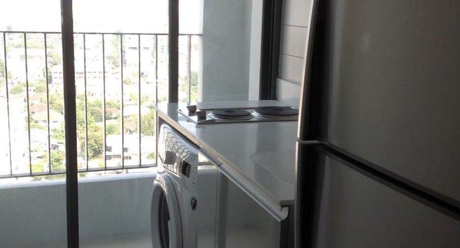 Wohnung zur Miete mit Studio in Phra Khanong, Bangkok