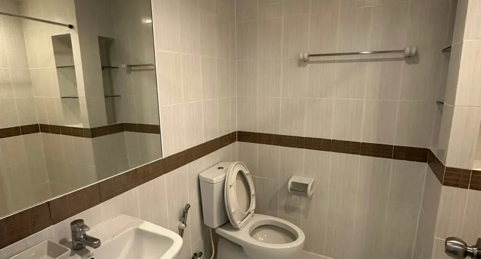 For rent studio condo in Din Daeng, Bangkok