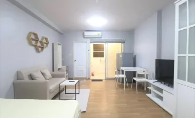 À louer studio condo à Huai Khwang, Bangkok