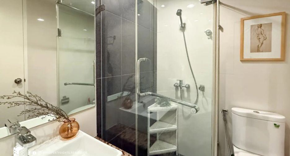 For rent 2 bedrooms condo in Pathum Wan, Bangkok