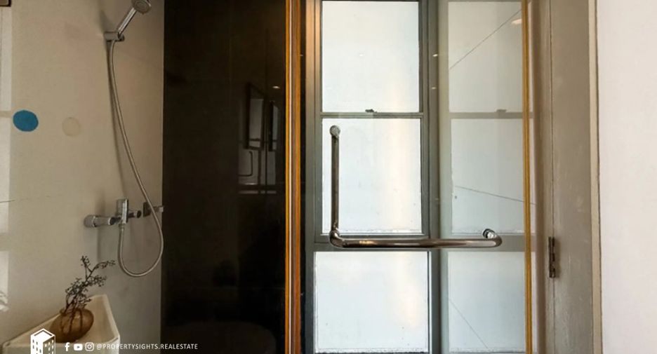 For rent 2 bedrooms condo in Pathum Wan, Bangkok