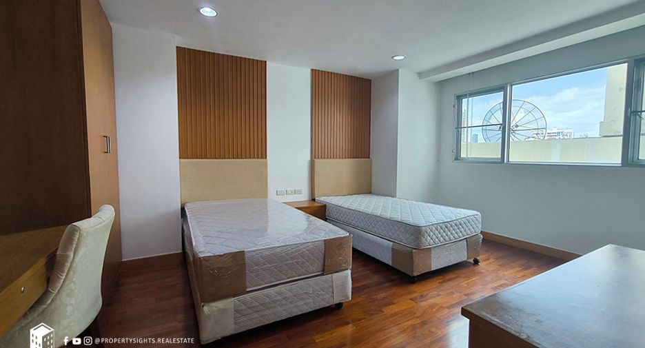 Condo en alquiler de 3 habitaciones en Khlong Toei, Bangkok