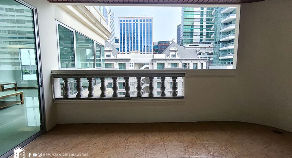Condo en alquiler de 3 habitaciones en Khlong Toei, Bangkok