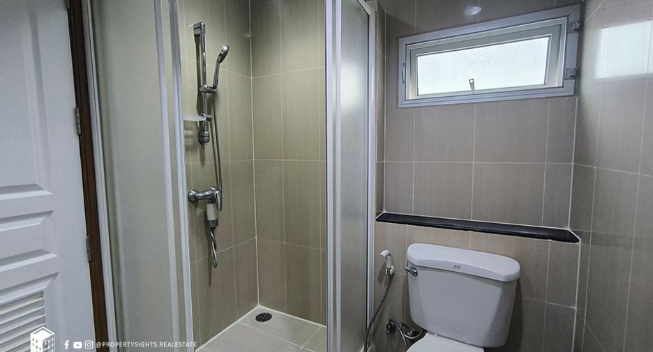 Condo en alquiler de 3 habitaciones en Khlong Toei, Bangkok